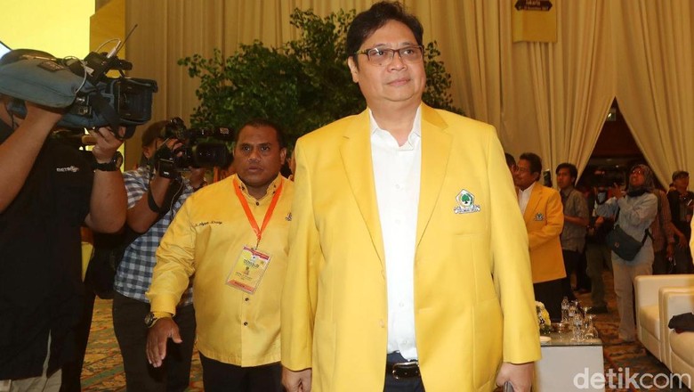 Akbar Minta Golkar Tetapkan Masa Kepemimpinan Airlangga hingga 2022 Akbar Minta Golkar Tetapkan Masa Kepemimpinan Airlangga hingga 2022