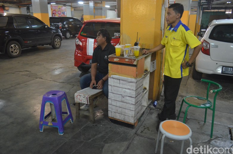 Jukir di Cirebon yang Meninggal Saat Duduk Punya Penyakit Jantung Jukir di Cirebon yang Meninggal Saat Duduk Punya Penyakit Jantung