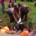 Mengantuk, Anggota Brimob Terjun ke Sungai Bersama Motornya