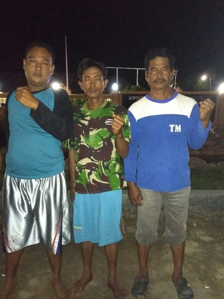 Dituduh Pasang Bendera Terbalik, 3 Warga Indramayu Diamankan Polisi Dituduh Pasang Bendera Terbalik, 3 Warga Indramayu Diamankan Polisi