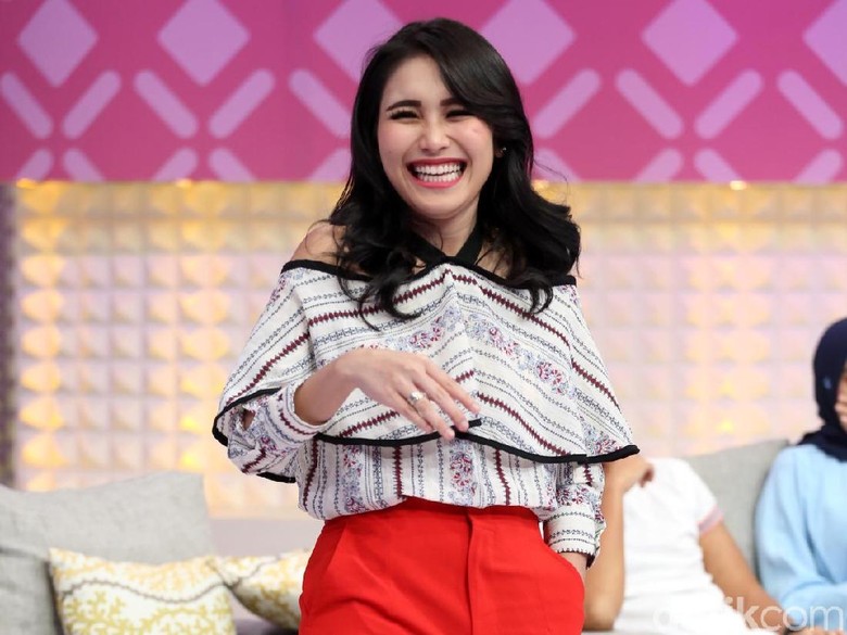 Ruben Onsu Marah ke Pagi-pagi Pasti Happy, Ayu Ting Ting Bungkam Sudah Dibela Ruben Onsu Marah ke Pagi-pagi Pasti Happy, Ayu Ting Ting Bungkam Sudah Dibela