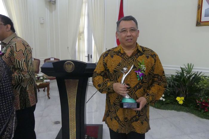 Foto: Direktur Jababeka Hyanto Wihadhi menerima penghargaan (Dok. Jababeka) Foto: Direktur Jababeka Hyanto Wihadhi menerima penghargaan (Dok. Jababeka)