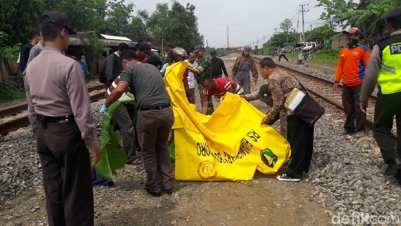 Cerai dengan Istri, Pria di Bojonegoro Bunuh Diri Tabrak Kereta Api Cerai dengan Istri, Pria di Bojonegoro Bunuh Diri Tabrak Kereta Api