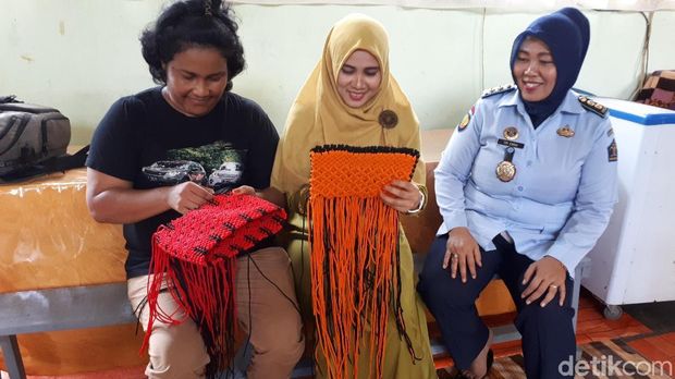 Kisah Bunda Tri yang Harus Bersabar Hadapi Ratusan Napi Perempuan