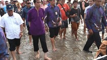 Nyeker di Pantai Kuta, Jokowi: Bali Aman untuk Liburan