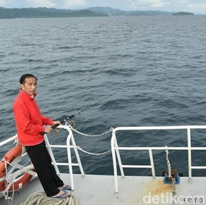 Telepon Menhub, Jokowi Cek Proyek Landasan Pacu Bandara Raja Ampat