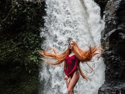 Foto: Saat Wanita Berambut Super Panjang Traveling ke Bali Foto: Saat Wanita Berambut Super Pan jang Traveling ke Bali