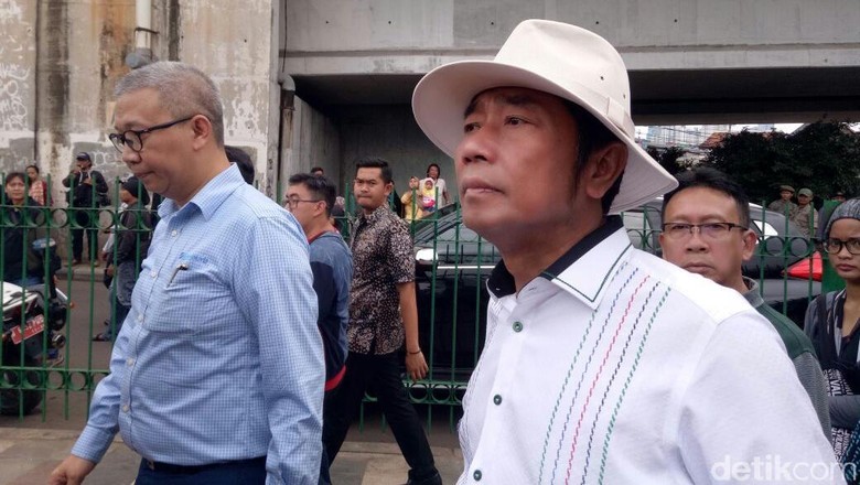 Cerita Lulung yang Jadi Rebutan Partai Peserta Pemilu 2019 Cerita Lulung yang Jadi Rebutan Partai Peserta Pemilu 2019