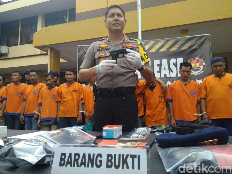 Pelaku Penipuan Berkedok Brimob dan Leasing Berhasil Ditangkap Pelaku Penipuan Berkedok Brimob dan Leasing Berhasil Ditangkap