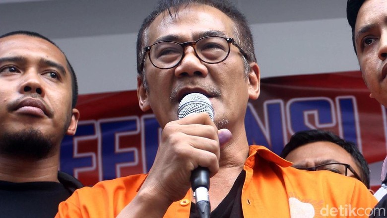 Tio Pakusadewo Jalani Rehabilitasi di RS Selapa Polri Jumat Tio Pakusadewo Jalani Rehabilitasi di RS Selapa Polri Jumat