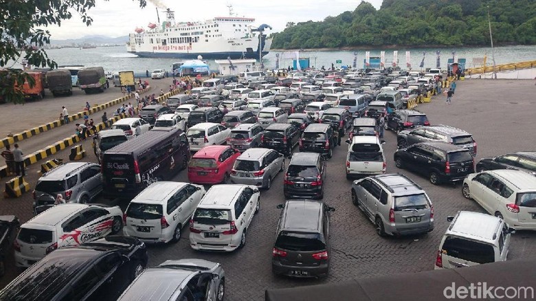 Libur Natal, 11 Ribu Kendaraan Menyeberang ke Sumatera Lewat Merak Libur Natal, 11 Ribu Kendaraan Menyeberang ke Sumatera Lewat Merak