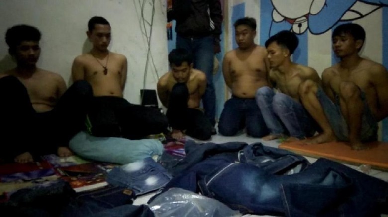 Jarah Pakaian, Geng Motor Jepang Todongkan Sajam ke Penjaga Toko