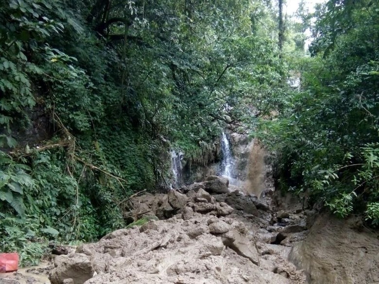 Longsor, Jalur Pendakian Gunung Pulosari Ditutup Longsor, Jalur Pendakian Gunung Pulosari Ditutup