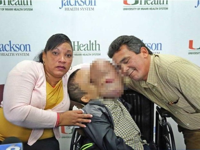 Emanuel bersama orang tuanya. (Foto: ABC Australia) Emanuel bersama orang tuanya. (Foto: ABC Australia)