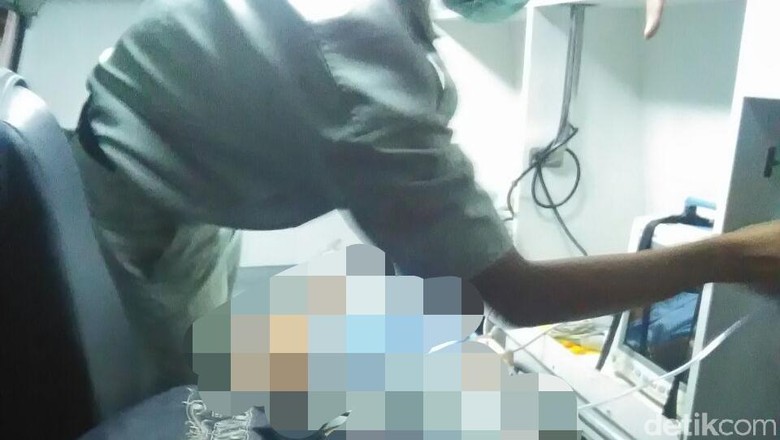Gara-gara Putus Cinta, Pemuda Ini Tusuk Dadanya Pakai Pisau Dapur Gara-gara Putus Cinta, Pemuda Ini Tusuk Dadanya Pakai Pisau Dapur