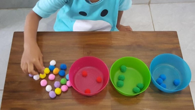 Ide Main Seru Agar si Kecil Nggak Lekat dengan Gadget/ Foto: Nurvita Indarini Ide Main Seru Agar si Kecil Nggak Lekat dengan Gadget/ Foto: Nurvita Indarini
