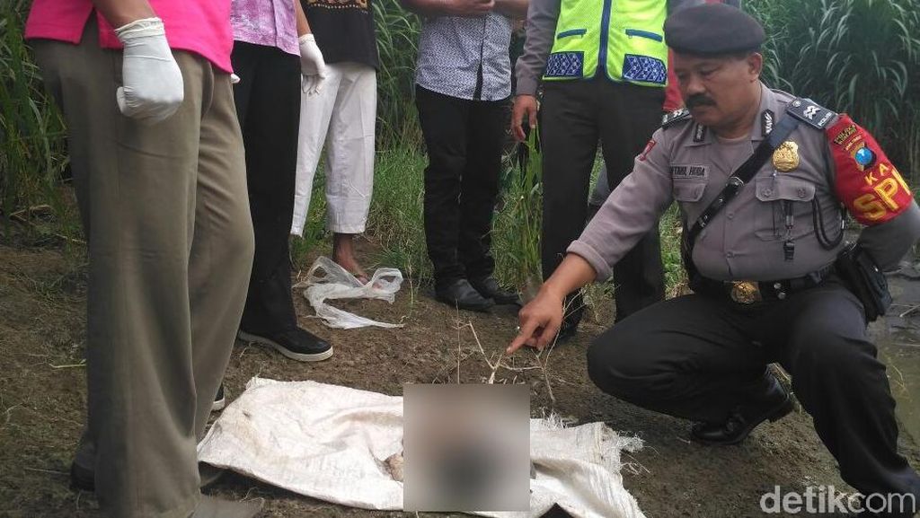 Sesosok Mayat Bayi Ditemukan di Sungai Ber antas Sesosok Mayat Bayi Ditemukan di Sungai Berantas