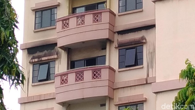 Kebakaran di Apartemen Puri Garden Berhasil Dipadamkan Kebakaran di Apartemen Puri Garden Berhasil Dipadamkan