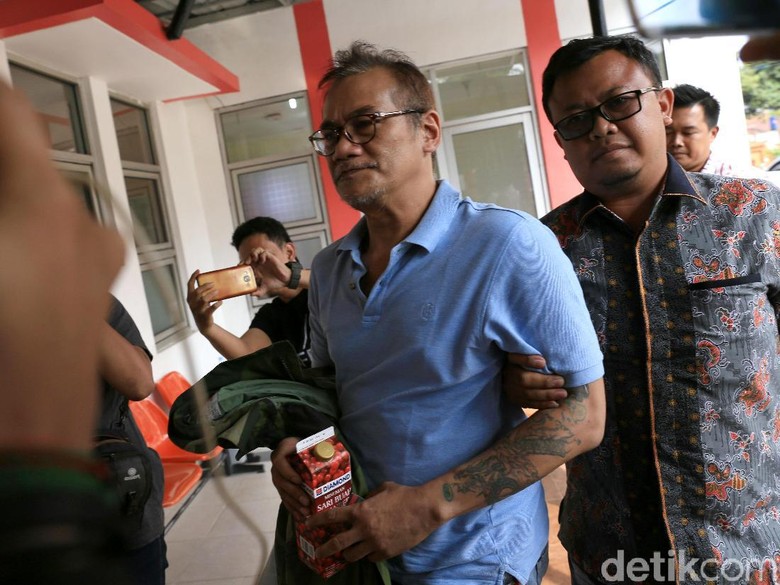 Tio Pakusadewo Jalani Olahraga Rutin Selama Direhabilitasi Tio Pakusadewo Jalani Olahraga Rutin Selama Direhabilitasi