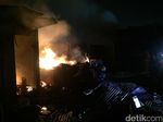 Gudang Dupa di Medan Terbakar, 6 Unit Damkar Dikerahkan