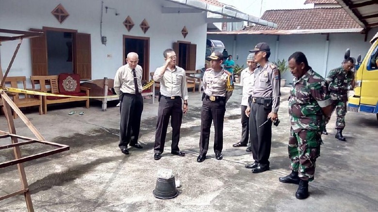 Rumah Warga Blitar Diteror Bondet, 2 Meledak 1 Tidak