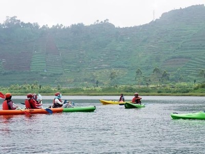 Ini Baru Asyik, Main Kayak di Negeri di Atas Awan Ini Baru Asyik, Main Kayak di Negeri di Atas Awan