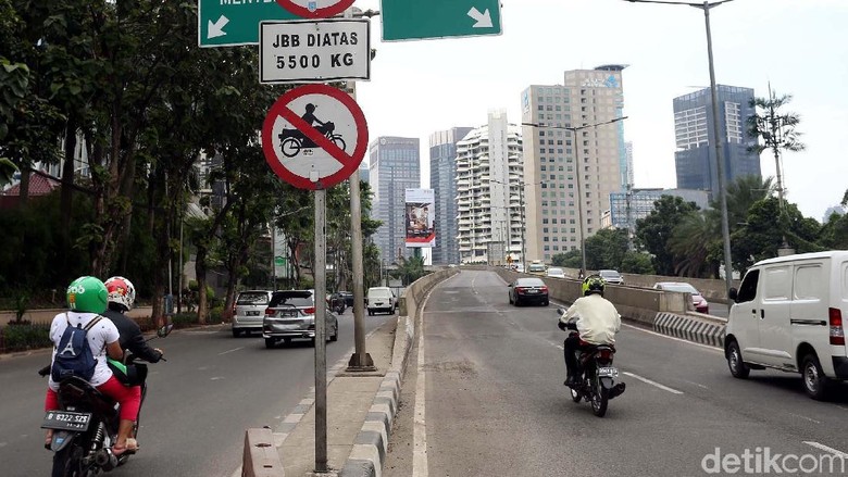 Haduh, Masih Ada Saja Pemotor Nakal di JLNT Casablanca Haduh, Masih Ada Saja Pemotor Nakal di JLNT Casablanca