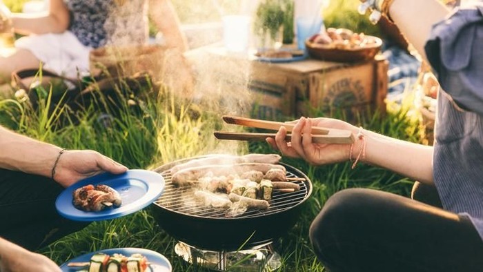 Habis Pesta BBQ, Bersihkan Alat Panggang dengan 4 Langkah Mudah Habis Pesta BBQ, Bersihkan Alat Panggang dengan 4 Langkah Mudah