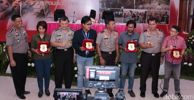 detikcom Terima Penghargaan dari Polda Metro Jaya detikcom Terima Penghargaan dari Polda Metro Jaya