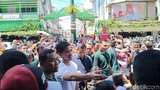 Gaya Kasual Kaesang Temani Jokowi Jalan-jalan di Malioboro Gaya Kasual Kaesang Temani Jokowi Jalan-jalan di Malioboro