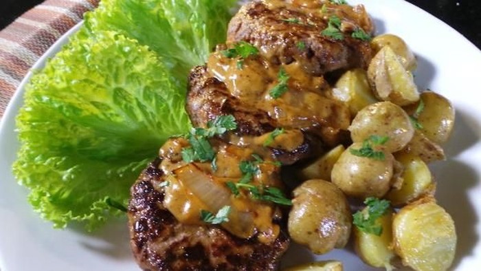 Menu Tahun Baru: Rayakan Pergantian Tahun dengan Steak dan Kentang Panggang Keju Menu Tahun Baru: Rayakan Pergantian Tahun dengan Steak dan Kentang Panggang Keju