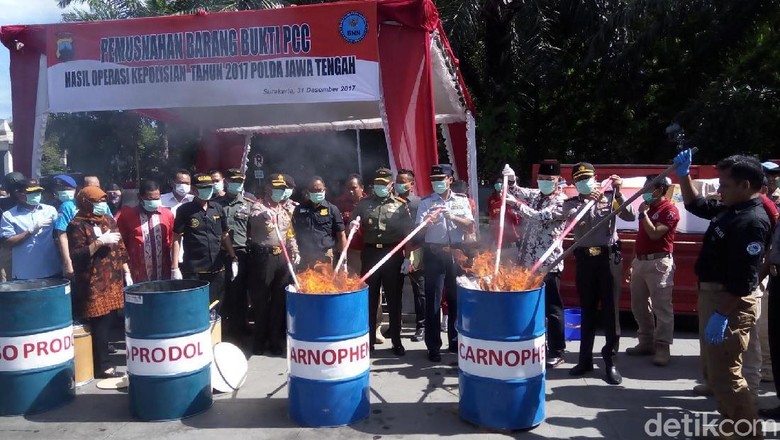 3,5 Juta Butir Pil PCC Dimusnahkan di Solo 3,5 Juta Butir Pil PCC Dimusnahkan di Solo