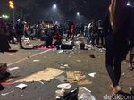 Perayaan Tahun Baru Selesai, Sampah Berserakan di Sekitar Monas Perayaan Tahun Baru Selesai, Sampah Berserakan di Sekitar Monas