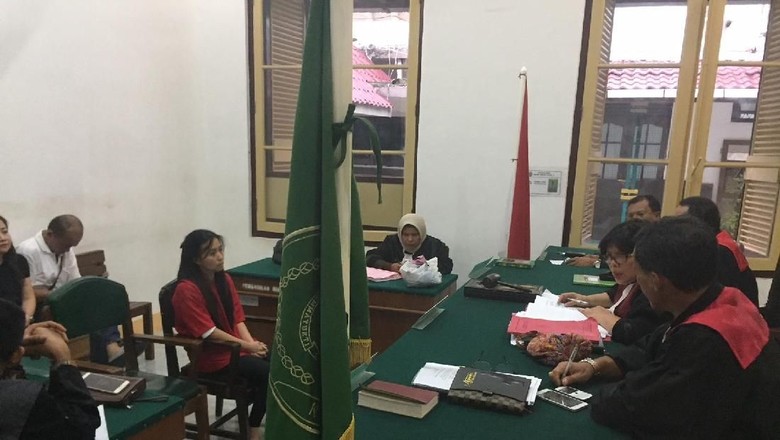 Siram Kopi ke Mertua, Elyana: Dia Fitnah Saya Selingkuh Siram Kopi ke Mertua, Elyana: Dia Fitnah Saya Selingkuh