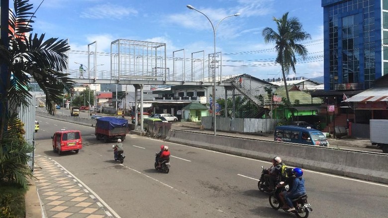 Ambon Akhirnya Punya Jembatan Penyeberangan Orang Ambon Akhirnya Punya Jembatan Penyeberangan Orang