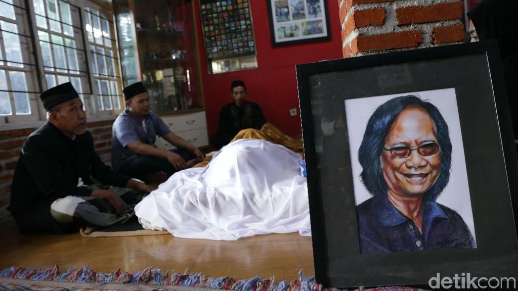Menunggu Sang Putra, Yon Koeswoyo Dimakamkan Besok Menunggu Sang Putra, Yon Koeswoyo Dimakamkan Besok