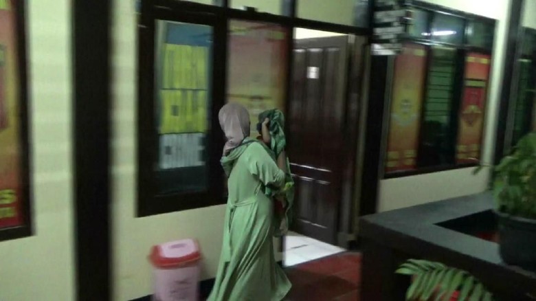 Ibu yang Aniaya Tiga Anaknya Selama Berbulan-bulan Ditangkap Ibu yang Aniaya Tiga Anaknya Selama Berbulan-bulan Ditangkap