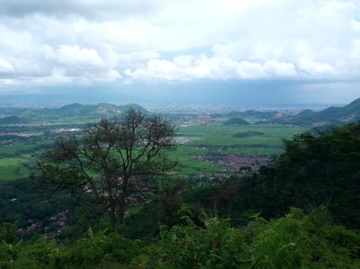 Ide Weekend di Bandung Barat: Lihat Gunung di Atas Gunung Ide Weekend di Bandung Barat: Lihat Gunung di Atas Gunung