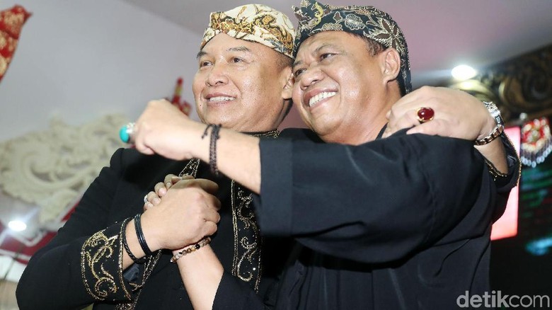 Salam Komando TB Hasanuddin-Anton Charliyan yang Diusung PDIP Salam Komando TB Hasanuddin-Anton Charliyan yang Diusung PDIP