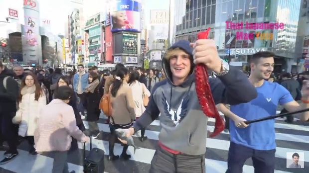 Salah satu aksi konyol Logan Paul di Tokyo, Jepang.