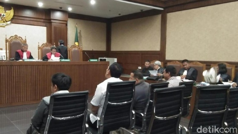 Heran 5 Mobil Auditor BPK Dipindah Usai OTT, Hakim: Alasannya Apa? Heran 5 Mobil Auditor BPK Dipindah Usai OTT, Hakim: Alasannya Apa?