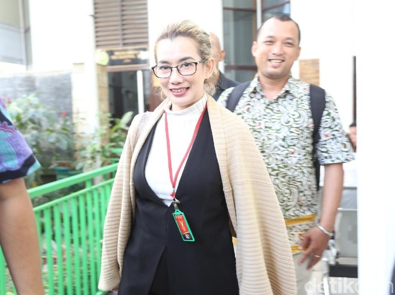 Bersaksi Kasus Asusila, Reza Artamevia Sebut Tak Ada Ritual Seks dari Aa Gatot Bersaksi Kasus Asusila, Reza Artamevia Sebut Tak Ada Ritual Seks dari Aa Gatot