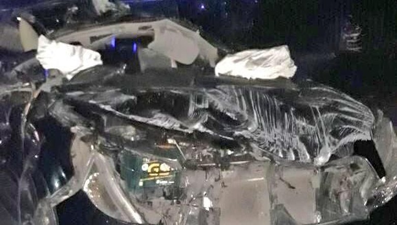 Kecelakaan di Semanggi, Sebuah Mobil Ringsek Kecelakaan di Semanggi, Sebuah Mobil Ringsek