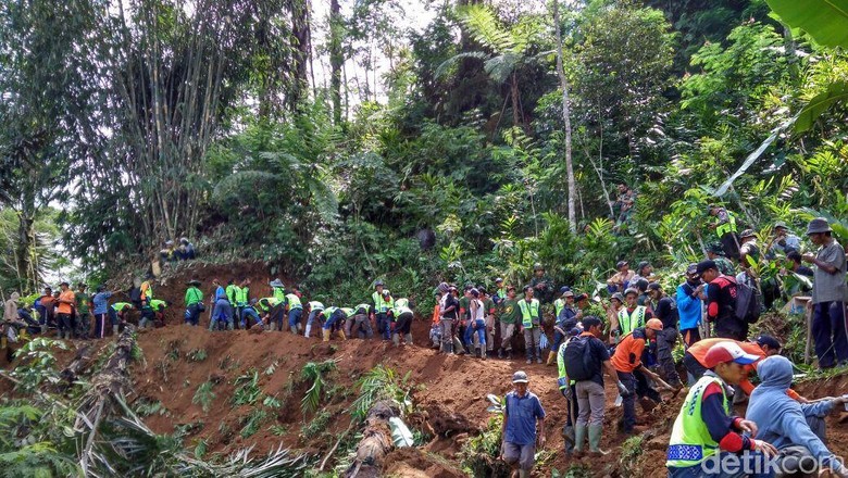 Terisolir Akibat Tanah Gerak di Banjarnegara, Harga Kebutuhan Naik Terisolir Akibat Tanah Gerak di Banjarnegara, Harga Kebutuhan Naik