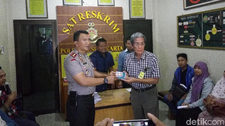 Paspor Jemaah Hannien Tour Mulai Dikembalikan ke Pemiliknya Paspor Jemaah Hannien Tour Mulai Dikembalikan ke Pemiliknya