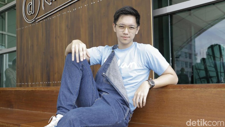 Brandon Salim Tak Kesulitan Perankan Cowok Posesif di Dilan 1990 Brandon Salim Tak Kesulitan Perankan Cowok Posesif di Dilan 1990