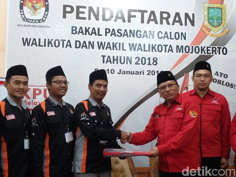 Batal Usung Petahana, PDIP Daftarkan Akmal-Rambo Batal Usung Petahana, PDIP Daftarkan Akmal-Rambo