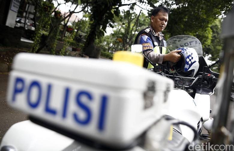 Meski Hujan Lebat, Patwal Tetap Gaspol Meski Hujan Lebat, Patwal Tetap Gaspol