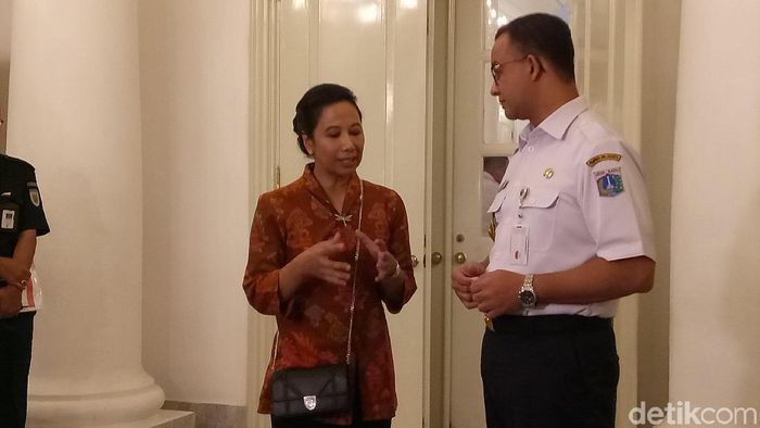 Foto: Gubernur DKI Jakarta Anies Baswedan rapat dengan Menteri BUMN Rini Soemarno. (Fida-detikcom) Foto: Gubernur DKI Jakarta Anies Baswedan rapat dengan Menteri BUMN Rini Soemarno. (Fida-detikcom)