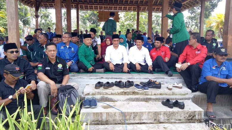 Petahana Bupati Mendaftar Kembali Bertarung di Pilbup Magelang Petahana Bupati Mendaftar Kembali Bertarung di Pilbup Magelang